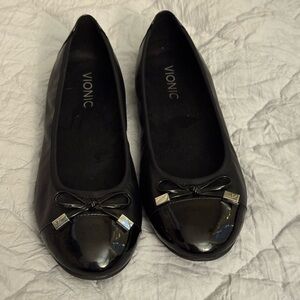 Vionic Women's Black Patent Flats